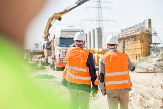 Construction worker wearing full PPE during NPORS S001 Safety Awareness training course