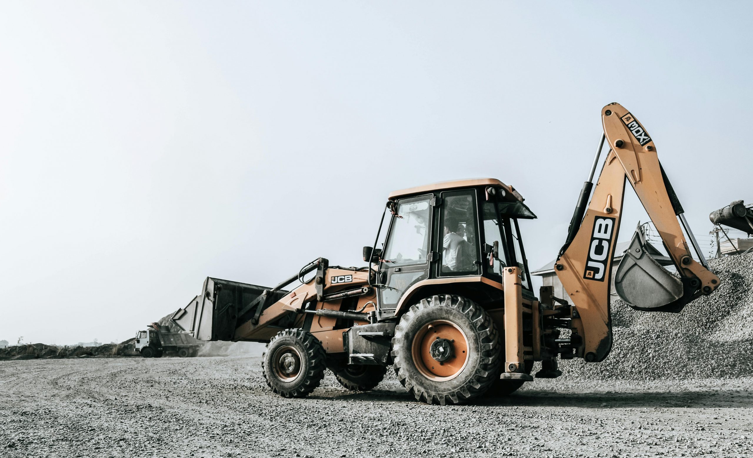 180° wheeled excavator in operation during CPCS A10 and A12 training for above and below 5-tonne categories